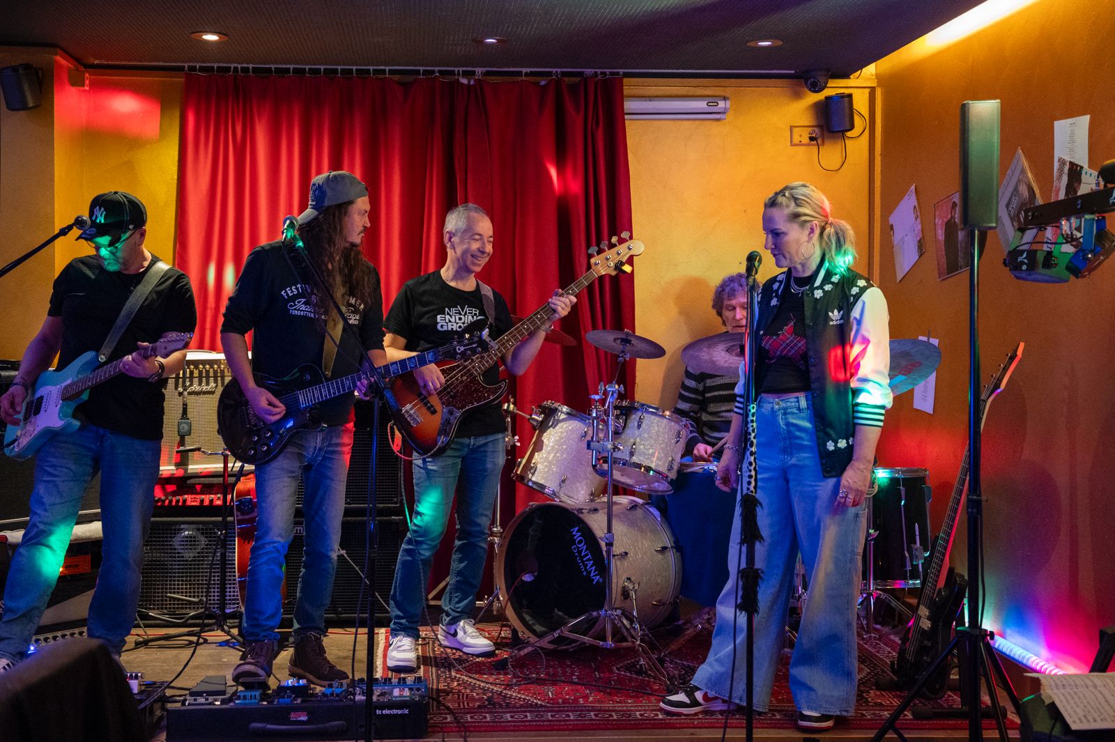 Hua Foo – Live auf der Bühne